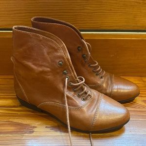 Tan leather lace up pixie boots size 38